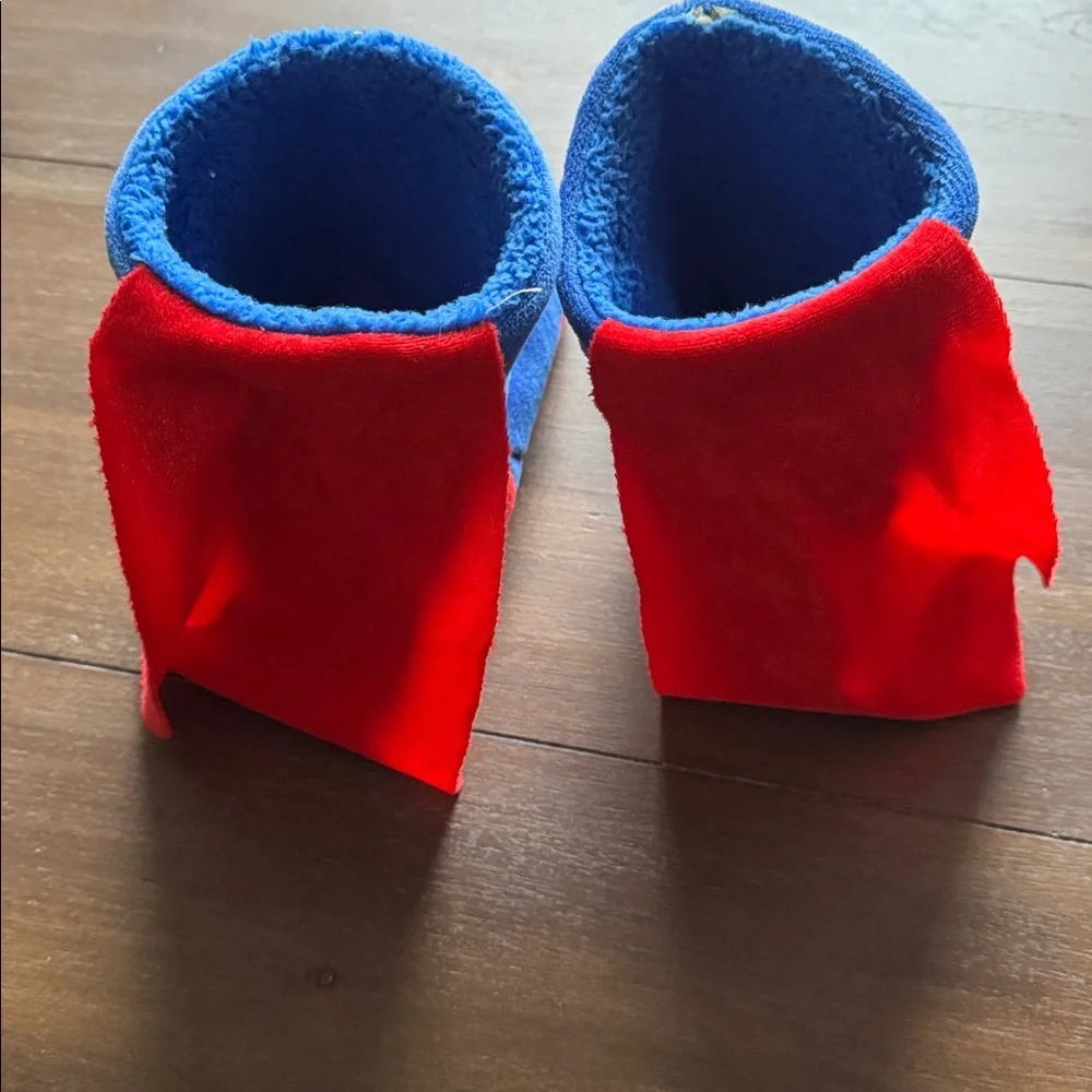 Size M (estimated 12-13) DC Comics Boy's Superman Superhero Slipper Booties